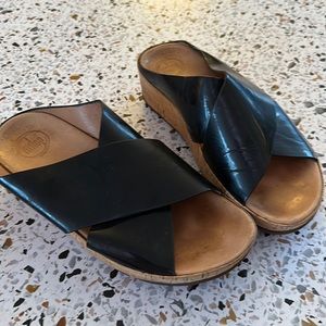 FITFLOP patent leather sandals